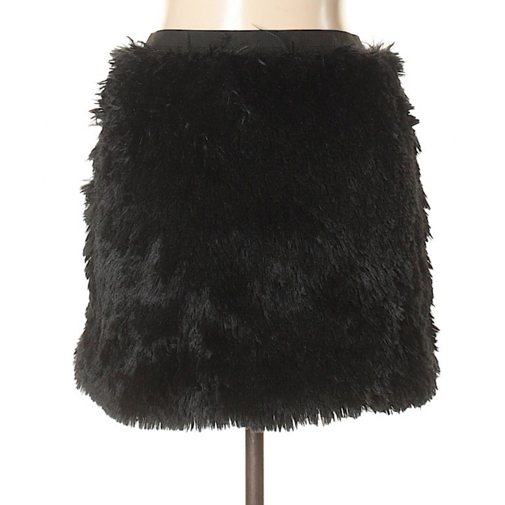 🖤 Large fuzzy skirt 🖤